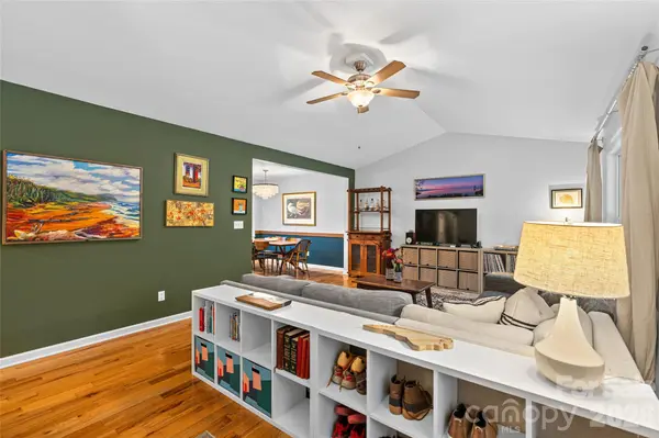102 Iris ST, Asheville, NC 28803