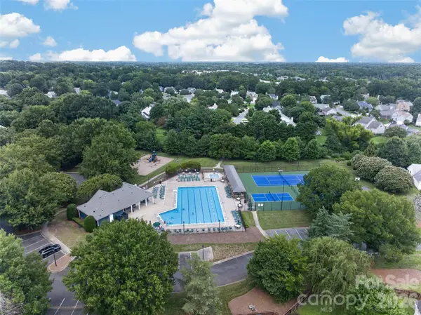 8424 Hirsch DR, Charlotte, NC 28277