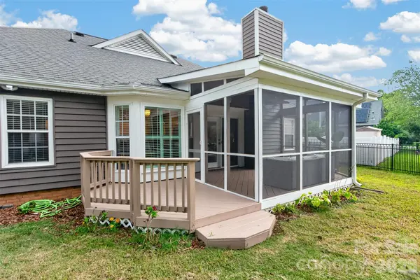 8424 Hirsch DR, Charlotte, NC 28277