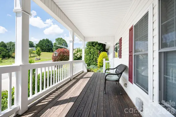 92 Bend View DR, Marshall, NC 28753
