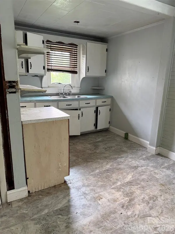 9 Fowler AVE, Lexington, NC 27292