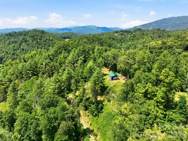 201 Solar Mountain DR, Green Mountain, NC 28740