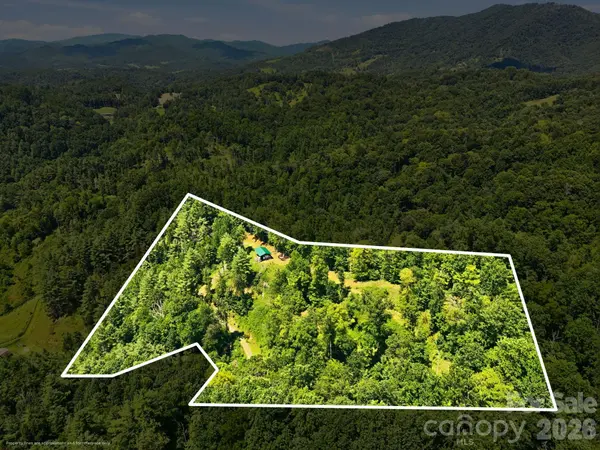 201 Solar Mountain DR, Green Mountain, NC 28740