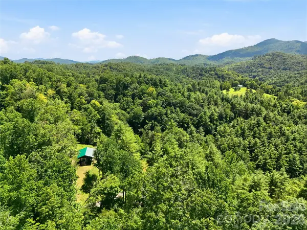 201 Solar Mountain DR, Green Mountain, NC 28740