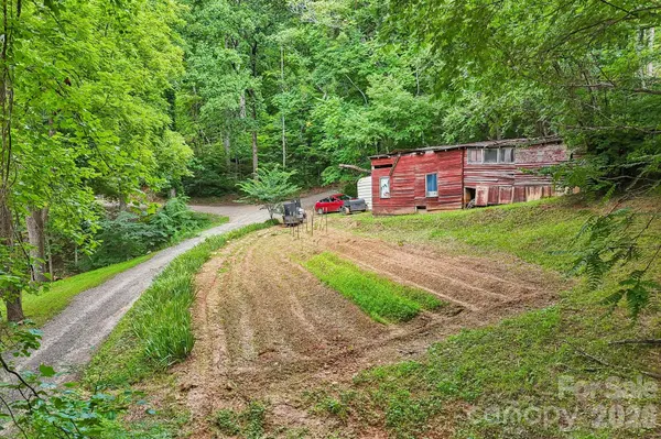 25 Viola LN, Swannanoa, NC 28778