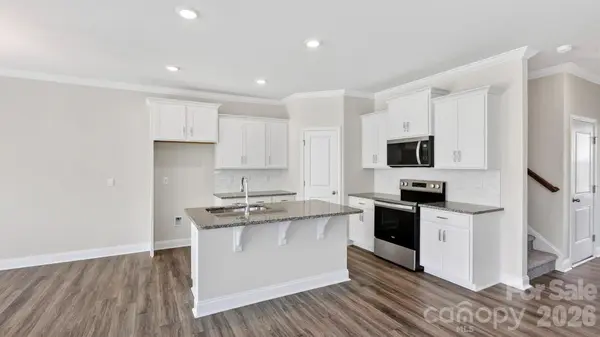 396 Creekview RD, Hendersonville, NC 28792
