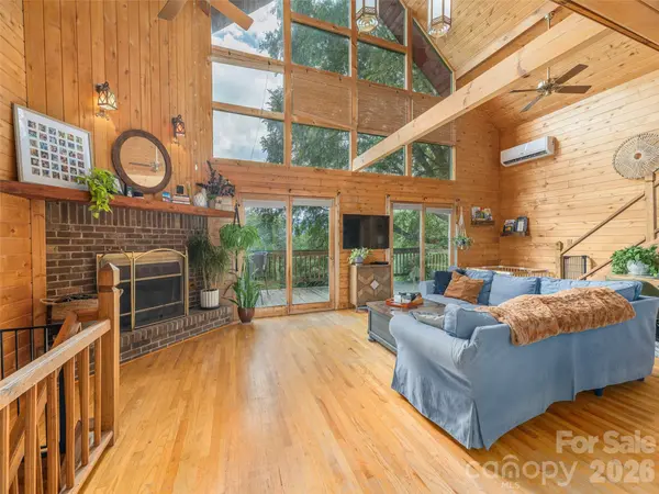 215 Hall Top RD, Waynesville, NC 28786