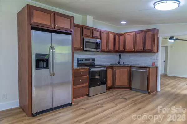 559 Old Quebec RD, Lake Toxaway, NC 28747