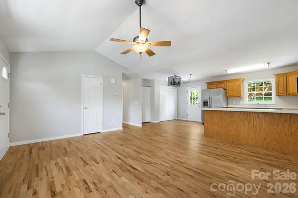 76 Selwyn RD, Asheville, NC 28806