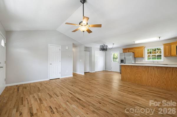 76 Selwyn RD, Asheville, NC 28806