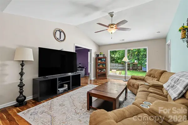 3515 Crescent Knoll DR, Matthews, NC 28105