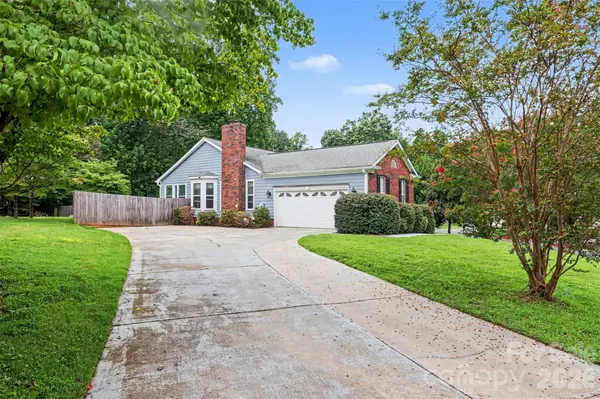 3515 Crescent Knoll DR, Matthews, NC 28105