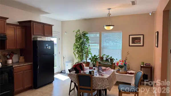 7736 Ponderosa LN, Charlotte, NC 28215