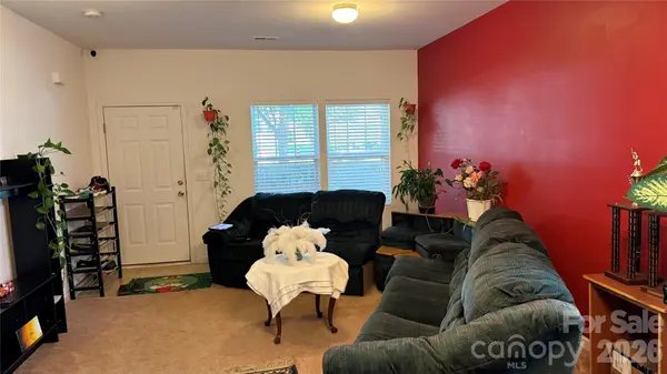 7736 Ponderosa LN, Charlotte, NC 28215