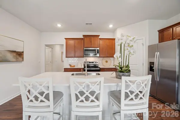 58 Laurel Pointe DR, Waynesville, NC 28785