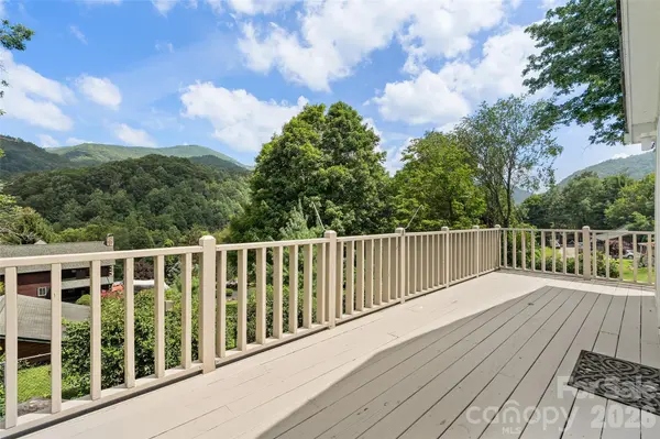 30 Hillcrest RD, Maggie Valley, NC 28751
