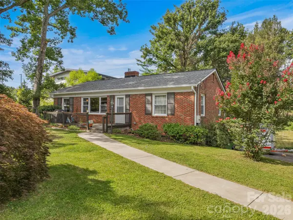 15 Lynnstone CT, Asheville, NC 28805