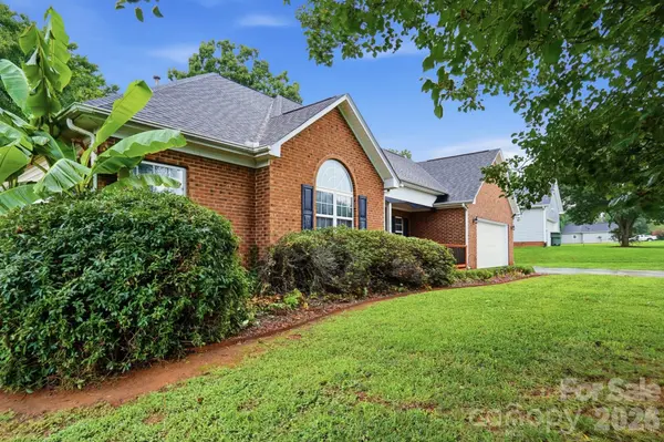 359 Linsbury CT, Gastonia, NC 28056