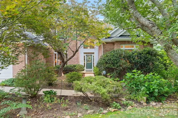 210 Clear Vista CIR, Asheville, NC 28805