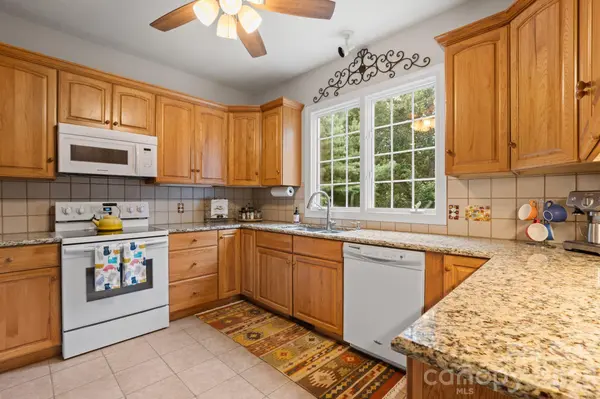 210 Clear Vista CIR, Asheville, NC 28805