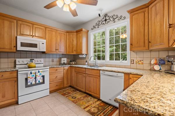 210 Clear Vista CIR, Asheville, NC 28805