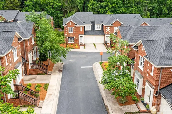 1192 Hampton Gardens LN, Charlotte, NC 28209