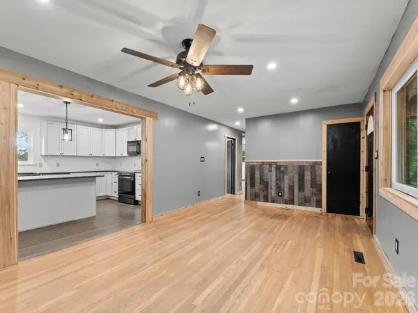 10 Monte Vista CIR, Candler, NC 28715