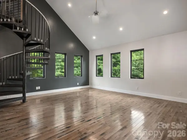 364 Hallelujah Hill LN, Columbus, NC 28722
