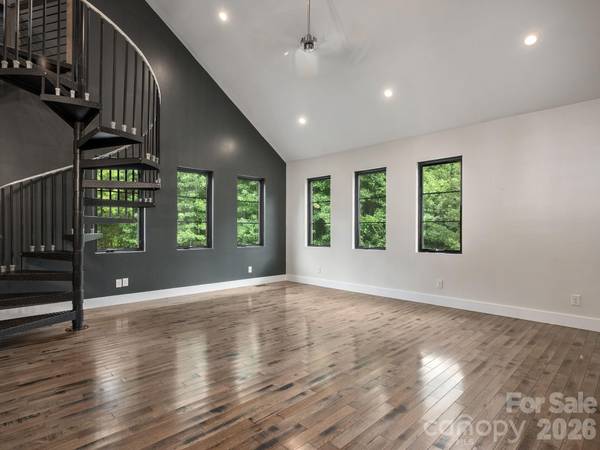 364 Hallelujah Hill LN, Columbus, NC 28722