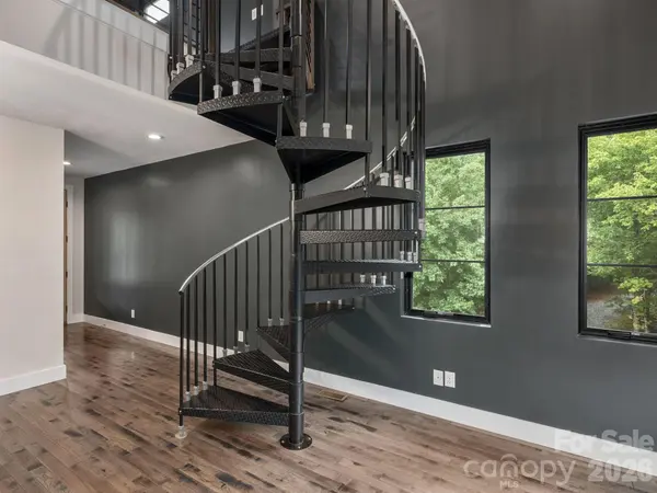 364 Hallelujah Hill LN, Columbus, NC 28722