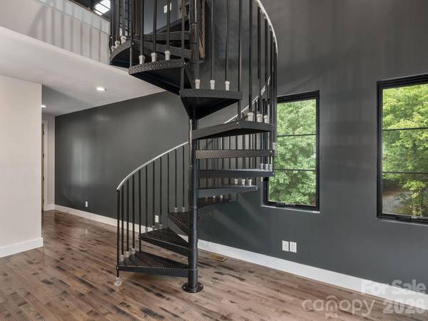 364 Hallelujah Hill LN, Columbus, NC 28722