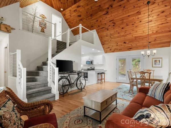 386 Madison Heights DR, Marshall, NC 28753