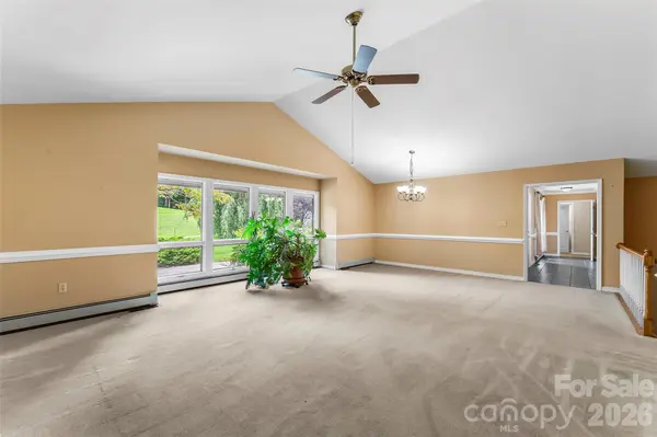 60 Monte Vista DR, Waynesville, NC 28786