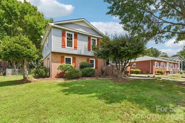 318 Red Roan PL, Charlotte, NC 28215