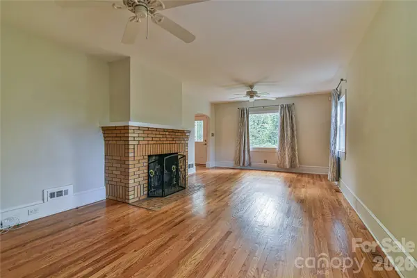 64 Arthur RD, Asheville, NC 28806