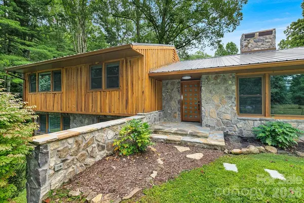 100 Ashton LN, Brevard, NC 28712
