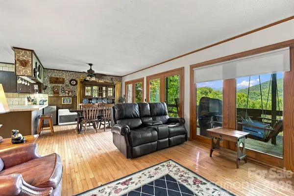 518 Nicholson Cove RD, Cullowhee, NC 28723