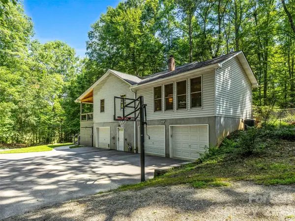 70 Promised Ridge DR, Hendersonville, NC 28791