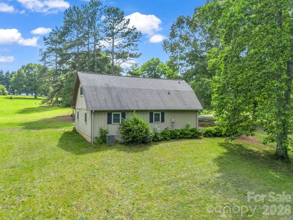 90 Mcentire RD, Tryon, NC 28782