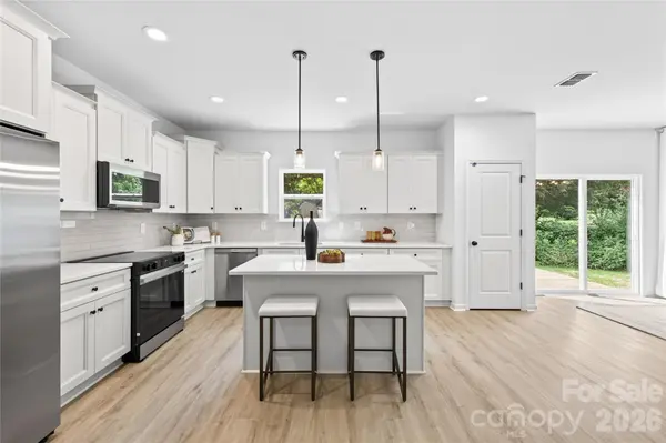 5226 Hickory LN, Charlotte, NC 28216