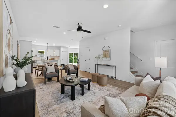 5226 Hickory LN, Charlotte, NC 28216