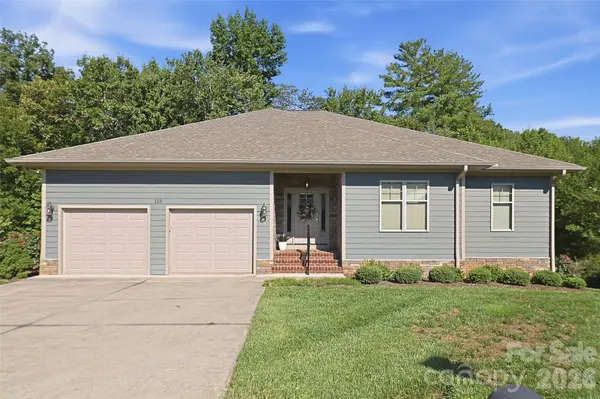 125 Beechmont DR, Morganton, NC 28655