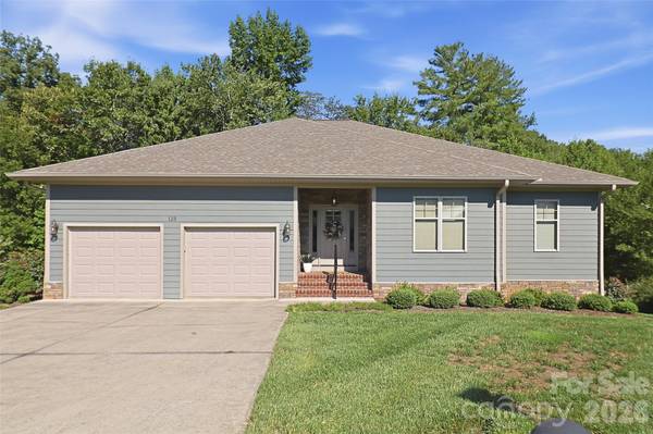125 Beechmont DR, Morganton, NC 28655