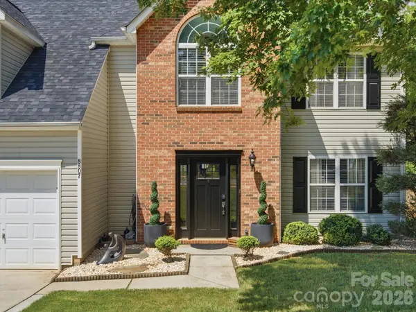 8807 Royal Bluff DR, Charlotte, NC 28269