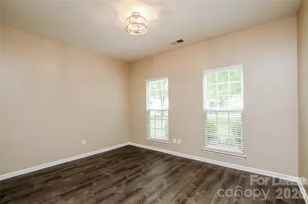 601 N Mulberry ST, Statesville, NC 28677