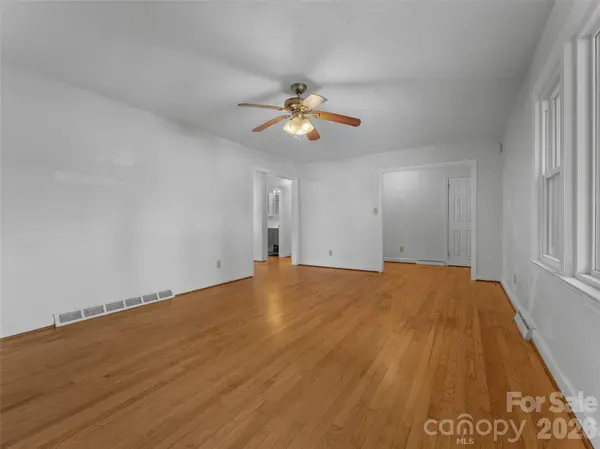 116 Candler School RD, Candler, NC 28715