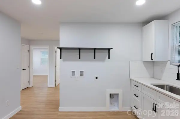 615 E Saunders AVE, Newton, NC 28658