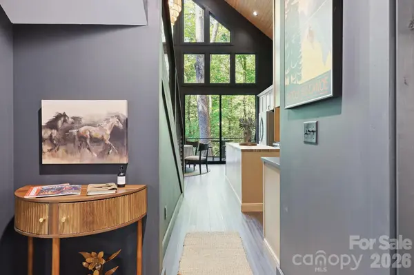 2272 Evans RD, Hendersonville, NC 28739