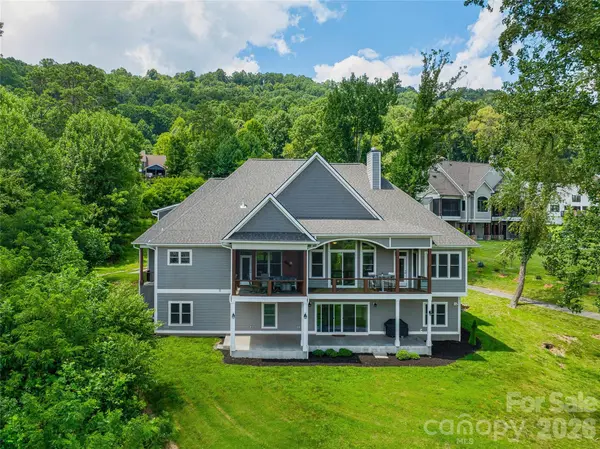 143 Gracie LN, Mills River, NC 28759