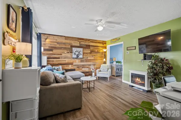 109 Loch Haven RD, Swannanoa, NC 28778